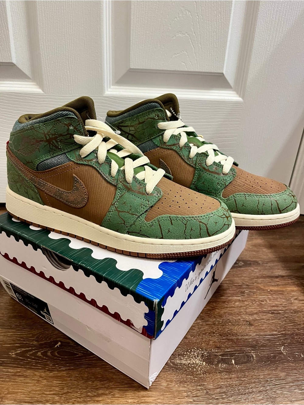 Air Jordan 1 Mid Green Brown Cream High-Top Sneakers Size 6.5Y, women’s fits 8
